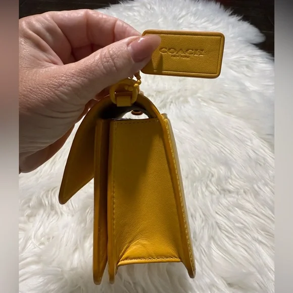 Coach Juno Crossbody Clutch Glovetanned Leather Bag in Canary Yellow
LIKE NEW - Picture 11 of 15
